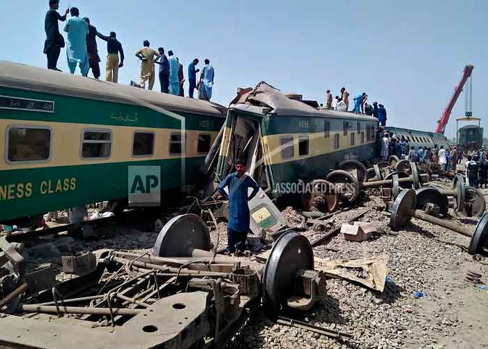 Pakistán, choque de trenes 51 personas fallecidas, rescate,