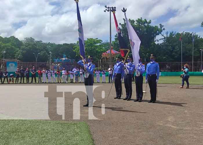 Cadetes de la Policía Nacional en la inauguración de campeonato de beisbol "Williamsport 2021" 