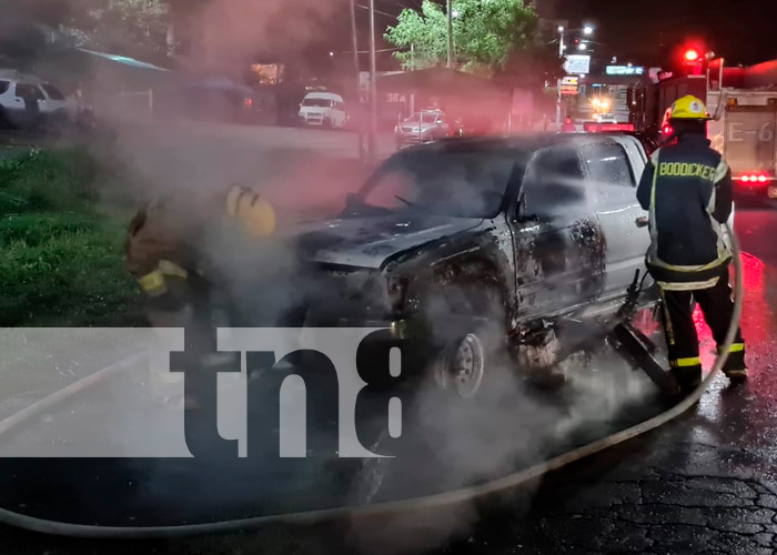 Foto: ¡Impacto brutal! Dos vehículos incinerados cerca de la rotonda El Periodista/TN8