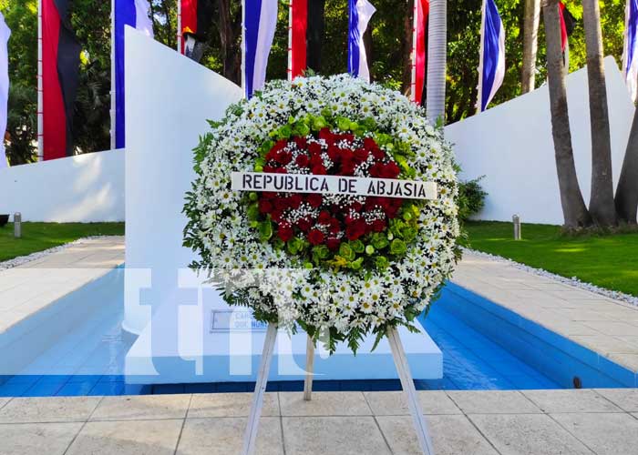 Delegación de Abjasia coloca ofrenda floral en Plaza de la Revolución
