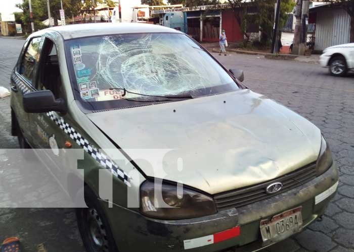 Accidente de tránsito en Managua con un taxi involucrado