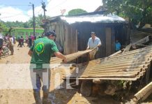 Foto: Ayudan a familias afectadas por lluvias en Santo Domingo / TN8