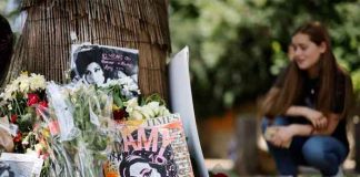 Fans de Amy Winehouse le rinden homenaje en Londres