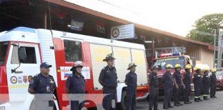 Equipos de bomberos que van para estación en Chontales