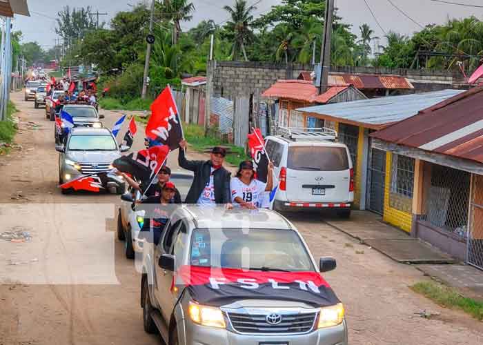 Caravana en celebración del 42/19 en las calles de Bilwi