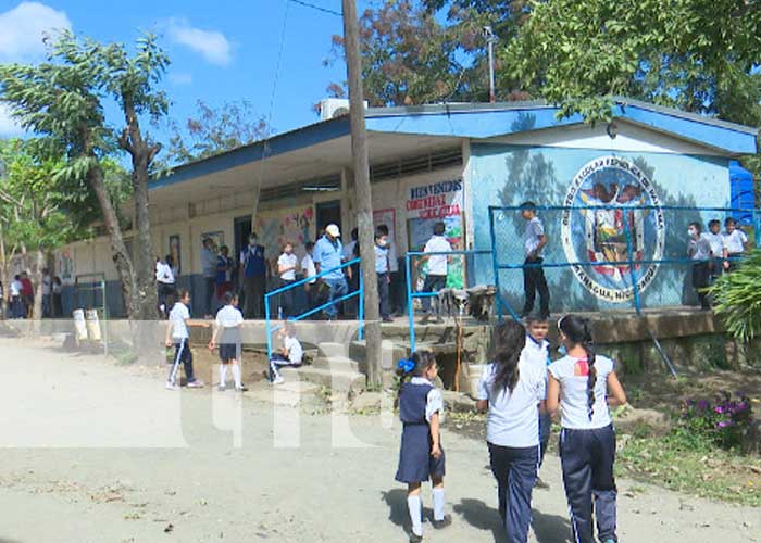 Estudiantes de Nicaragua recibiendo clases en el 2do semestre 2021