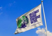 Bandera con logo de Cumbre por el Clima COP 26