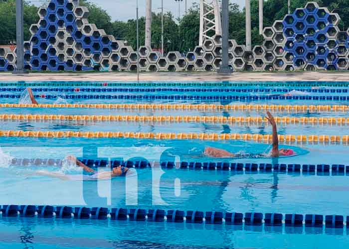 Participante de competencia de natación en piscinas Michele Richardson