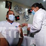 Vacunación voluntaria en puestos de salud en Managua