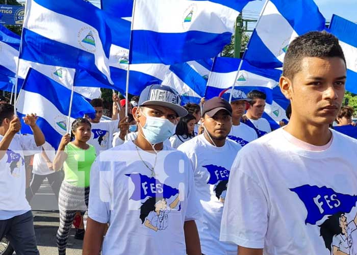 Recorrido de estudiantes de Managua por el Día Nacional del Estudiante