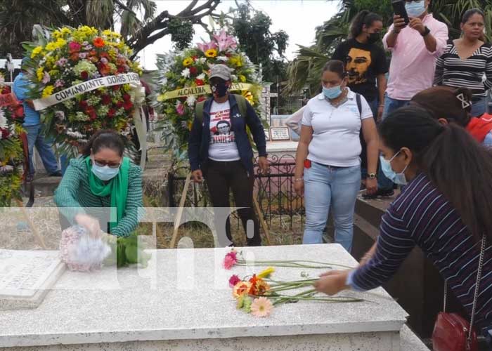 Ofrenda floral para el Comandante "El Zorro" en Estelí