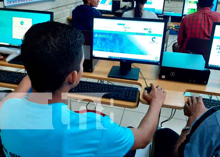 Jalapa: Estudiantes técnicos en computación cuentan con laboratorio equipado 