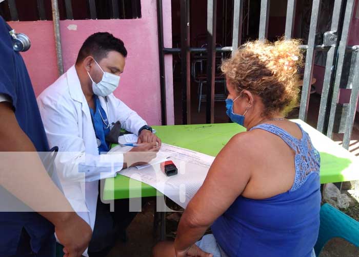 Atención en salud gratuita para familias del barrio Jonathan González