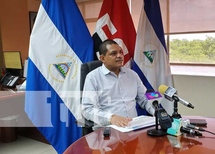 Conferencia de prensa con Iván Acosta, ministro de Hacienda