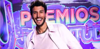 Sebastián Yatra recibe sorpresa en Premios Juventud