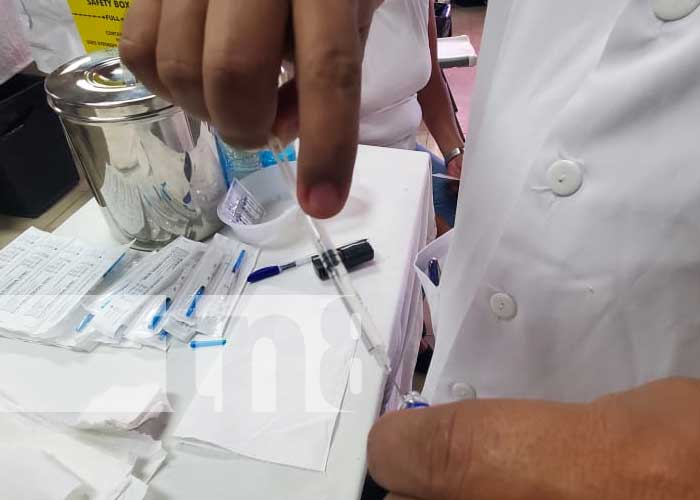 Vacunación en el Hospital Manolo Morales