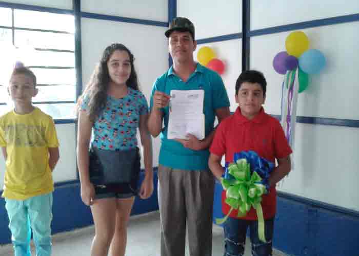 Familia del barrio Benedicto Valverde en Managua, recibe vivienda solidaria