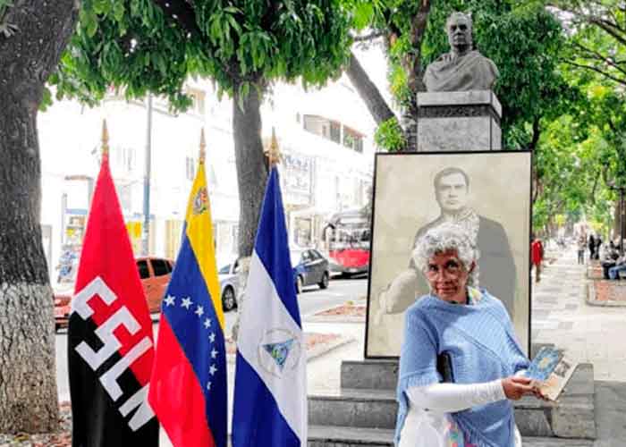 Realizan recital de poesía "Azul Darío" en Venezuela