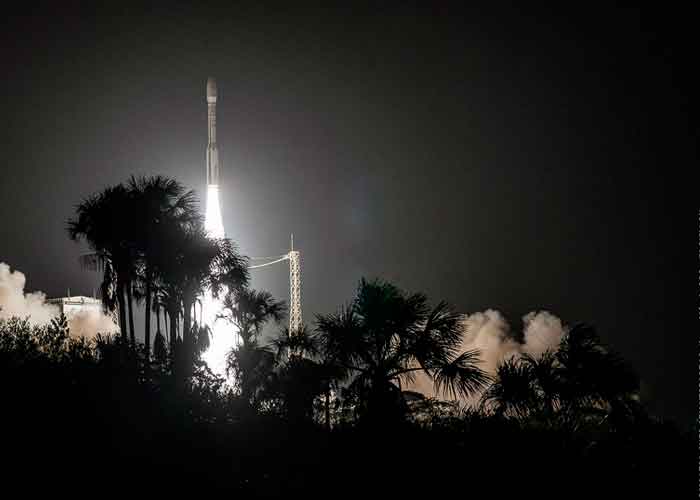 El cohete Vega despego del Centro Espacial Guyana en Kourou