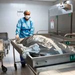 Estudiante de medicina encuentra el cadáver de su amigo en clases de anatomía