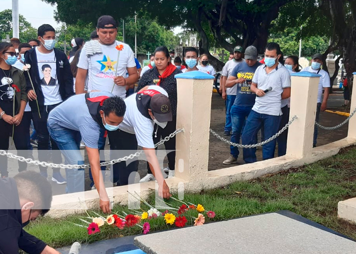 Rinden homenaje a Héroes y Mártires de la Toma del Palacio Nacional
