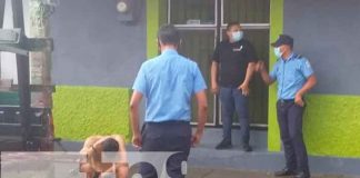 Chavalo "endemoniado" agrede a un anciano y una mujer en Jinotepe / FOTO / TN8