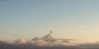 Imagen del volcán Pavlof en erupción / Observatorio de Volcanes de Alaska / AP