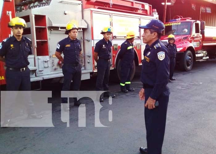 Camiones de bomberos que van hacia estación en Villanueva, Chinandega
