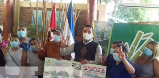 Entrega del apoyo a familias campesinas con microcréditos y bonos