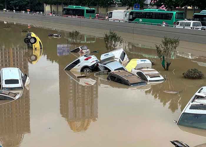 Lluvias torrenciales en China superan las 300 víctimas y se temen más