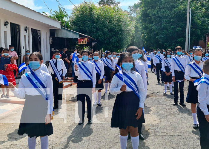 Estudiantes del Colegio Bello Horizonte desfilaron con orgullo patrio