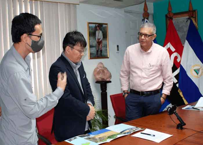 ENACAL firma contrato para la ampliación de saneamiento en Juigalpa