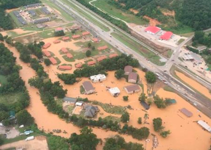 Las inundación en Tennessee a dejado al menos 16 muertos y 30 desaparecidos.