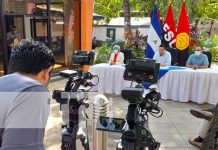 Conferencia de prensa con autoridades de educación, acerca de las fiestas patrias