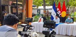 Conferencia de prensa con autoridades de educación, acerca de las fiestas patrias