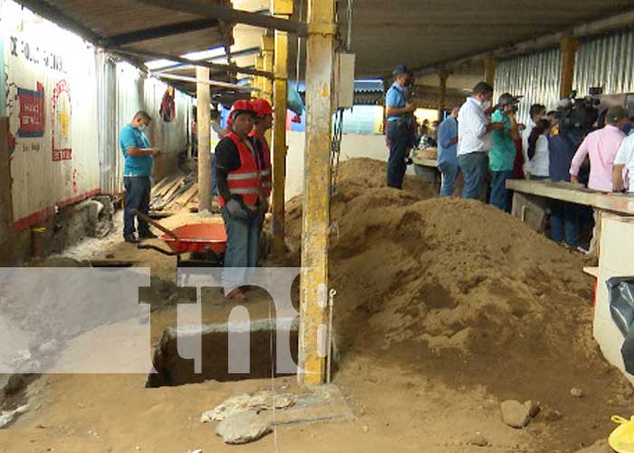 Remodelan galerón de mariscos en mercado en Israel Lewites