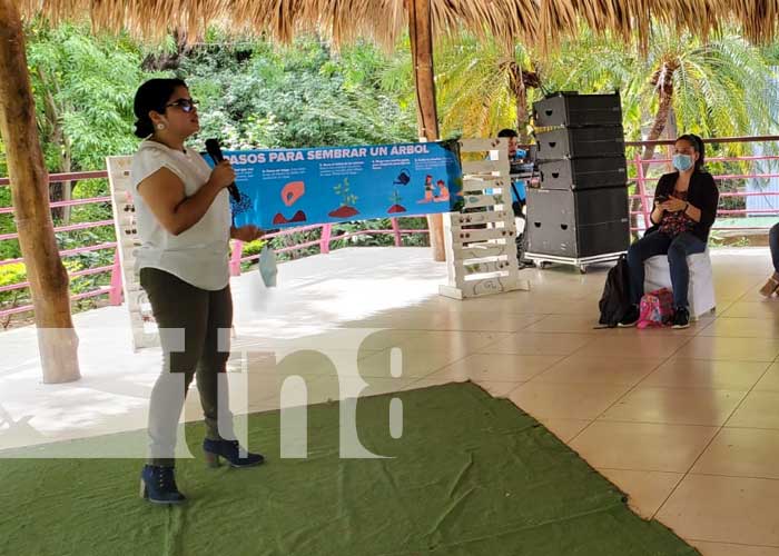 Reunión con jóvenes para que sean guían ambientales en Nicaragua