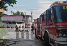 Incendio en un negocio que vende tanques de gas en Managua