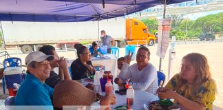 Familias acudieron a degustar de la variedad de mariscos en la Feria del Mar