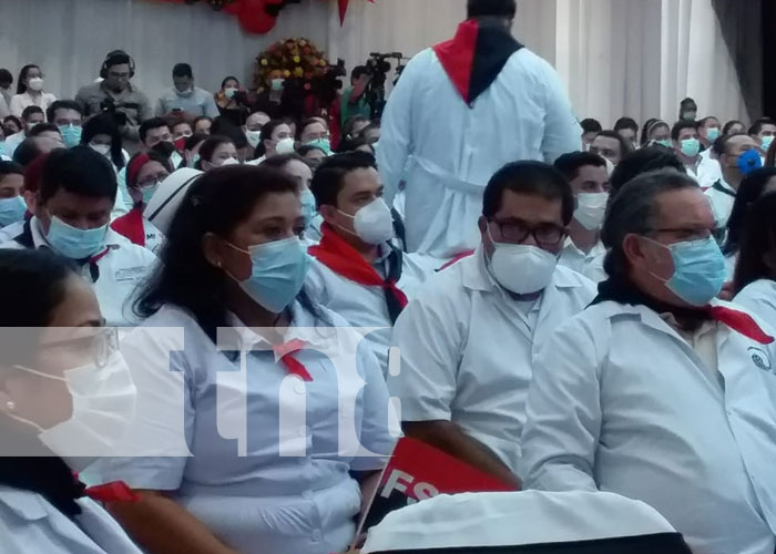 Médicos nicaragüenses celebran su día