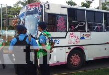 Un hombre fallecido dentro de un bus que cubre la Ruta 105