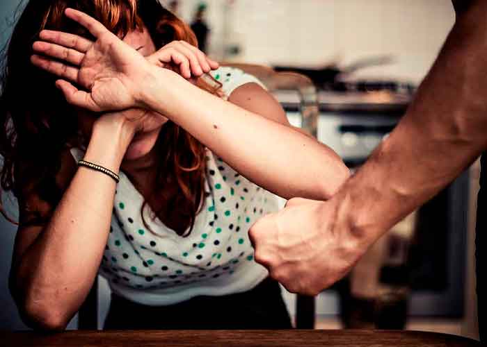 Mujer sufre violencia por parte de su esposo 