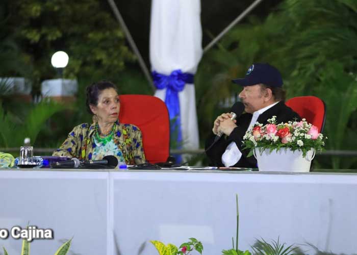Acto del 41 Aniversario de la Fuerza Naval, presidido por el Comandante Daniel Ortega