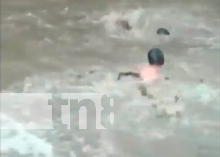 Motociclista cae a un río en Matagalpa