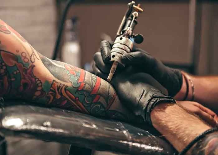 ¿Qué le pasa a la piel cuando nos tatuamos?