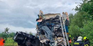 Dos muertos y decenas de heridos en un choque de trenes en República Checa / FOTO / @hzsplzen