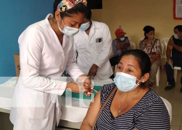 Autoridades del Ministerio de Salud (MINSA) en Granada desarrollaron la jornada voluntaria de la aplicación de la vacuna contra el Covid-19