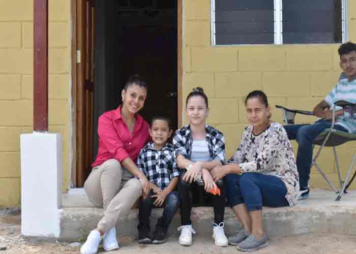 Familias boaqueñas reciben viviendas del Programa Bismarck Martínez