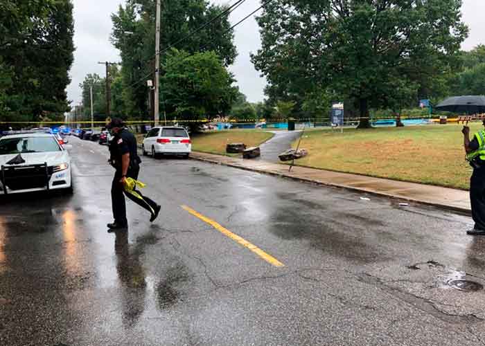 Después del tiroteo, la policía de Memphis despejó la escuela y trasladó a los estudiantes
