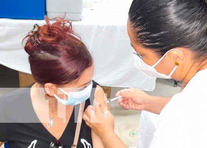 Noveno día de vacunación a mayores de 30 años en Managua.